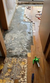 Parquet installation / Parquet replacement / Deck installation / Deck replacement / Deck polish / Varnish / Polish / Bedroom floor polish / Living room floor polish / parquet floor polish / Timber floor polish /  Wooden floor polish / Vinyl installation