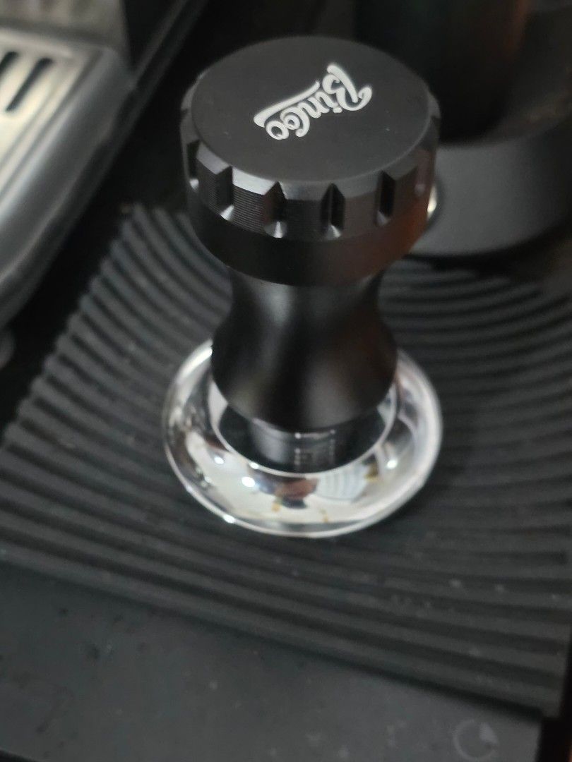 Bincoo 51mm self leveling tamp (Category: Coffee Machines & Makers) located in Singapore. Submitted by kwlim999 (Listing ID 1457082685, Image 1). Description: .
