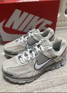 Nike Air Zoom Vomero 5 Commuting Running Shoes Light Khaki Grey White