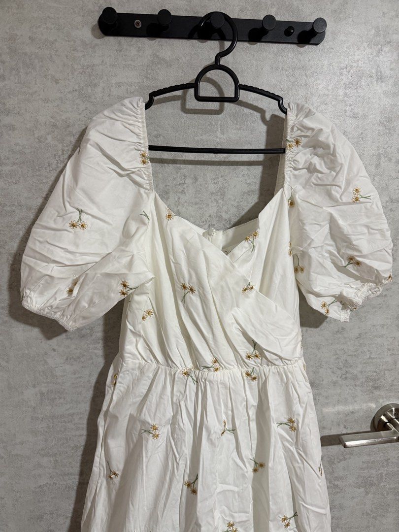 Lovengold White Puff Sleeve Midi Dress with Daisy Embroidery (Category: Dresses) located in Singapore. Submitted by ps1988 (Listing ID 1457186678, Image 3). Description: - Brand: Lovengold - Color: White - Style: Midi Dress - Size: M - Features: Puff sleeves, sweetheart neckline, all-over daisy embroidery, elasticated waist, ruffled hemline - Occasion: Perfect for summer outings.