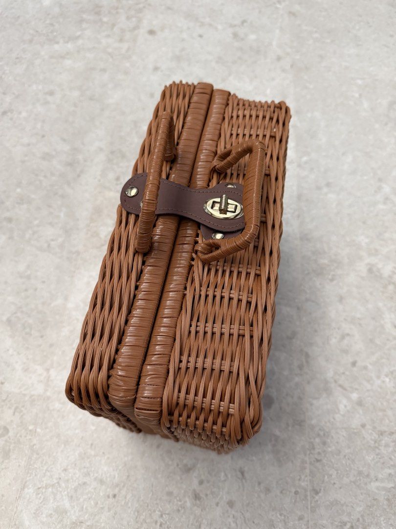 Rattan Storage Basket with Lid Picnic Basket Storage Box Perfect for Wedding shoot and Decoration (Category: Everything Else) located in Singapore. Submitted by polarbear6043 (Listing ID 1457409958, Image 8). Description: Used only once as a display deco at the hotel for wedding dinner. Price negotiable. Meet up at AMK Ave 5 Blk 602 / Lentor MRT / YCK MRT. Free delivery for selected locations only. .