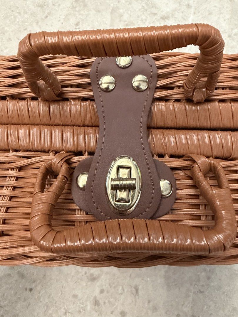 Rattan Storage Basket with Lid Picnic Basket Storage Box Perfect for Wedding shoot and Decoration (Category: Everything Else) located in Singapore. Submitted by polarbear6043 (Listing ID 1457409958, Image 3). Description: Used only once as a display deco at the hotel for wedding dinner. Price negotiable. Meet up at AMK Ave 5 Blk 602 / Lentor MRT / YCK MRT. Free delivery for selected locations only. .