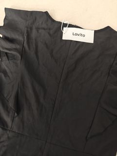 Lovito Black Ruffle Sleeve Romper