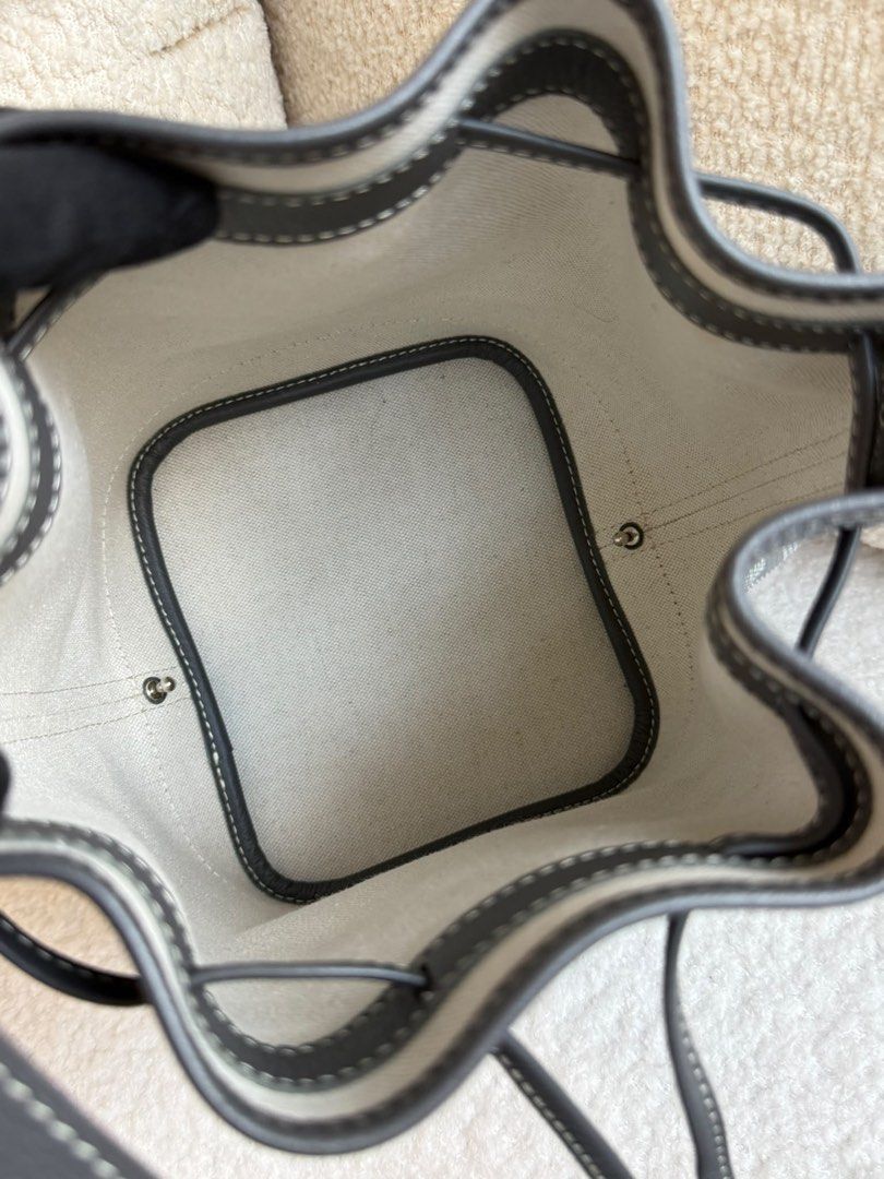 New Goyard Petit Flot Bucket Bag PM Canvas Grey (Category: Bags & Wallets) located in Singapore. Submitted by yasfinds (Listing ID 1457546305, Image 15). Description: New Goyard Petit Flot Bucket Bag PM L17 H23 D14.5cm Strap Drop 36.5-55cm Canvas Grey Comes with Dust bag and receipt only 1611+ F2508 Whats App: Kai @ +65 98263475 .