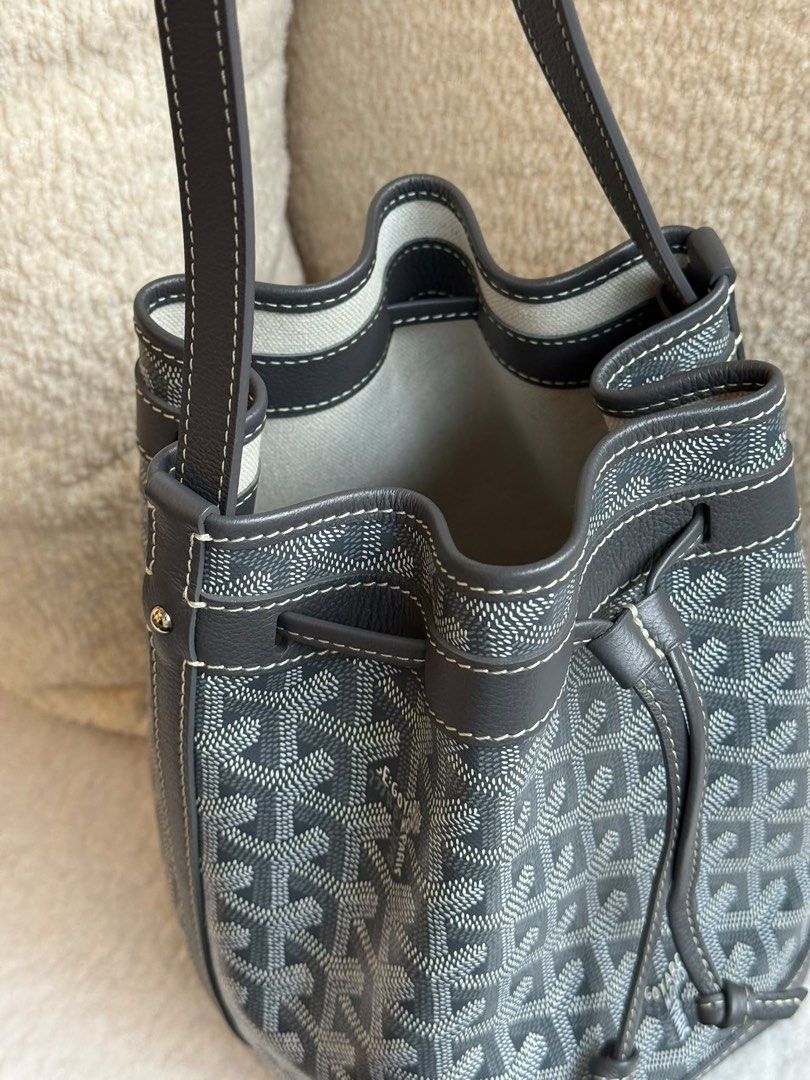 New Goyard Petit Flot Bucket Bag PM Canvas Grey (Category: Bags & Wallets) located in Singapore. Submitted by yasfinds (Listing ID 1457546305, Image 5). Description: New Goyard Petit Flot Bucket Bag PM L17 H23 D14.5cm Strap Drop 36.5-55cm Canvas Grey Comes with Dust bag and receipt only 1611+ F2508 Whats App: Kai @ +65 98263475 .