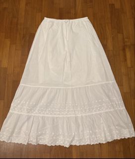 Brandy Melville White Eyelet Tiered Maxi Skirt