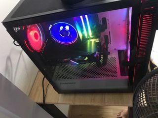 Custom PC Builder || Willing to travel and help you build your dream rig