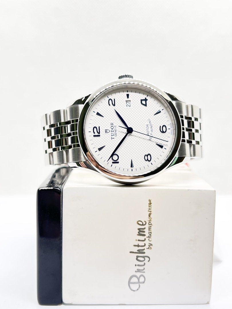 Brand New Tudor 1926 91550 White Dial Automatic Steel Casing Bracelet ( Aug 26 ) (Category: Watches) located in Singapore. Submitted by brightime (Listing ID 1458003952, Image 2). Description: Brand New Tudor 1926 91550 White Dial Automatic Steel Casing Bracelet ( Aug 26 ) ** Brand New ** Model : 91550 Also known as : 1926 Case size : 39mm Dial : White Dial With Blue Numerals Index Case metal : Polished Stainless Steel Clasp/ Buckle Type : Steel 