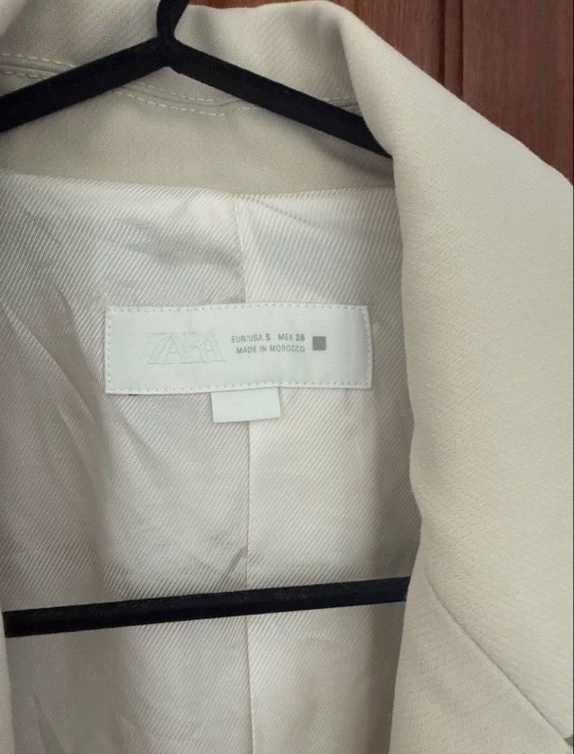Zara blazer beige S (Category: Coats, Jackets and Outerwear) located in Singapore. Submitted by chris282847 (Listing ID 1457906996, Image 3). Description: So many clothes and have to sell and clear my wardrobe. Been sitting and happy to sell with a low price. Do fast deal I can give you free nm.