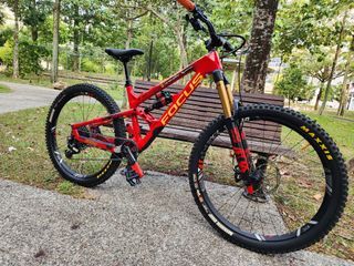 Focus Enduro SAM Carbon mountain bike ( not canyon not specialized not Santa Cruz not polygon not trek not yeti)