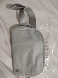 Lululemon Everywhere Belt Bag — Sage/Mint Grey