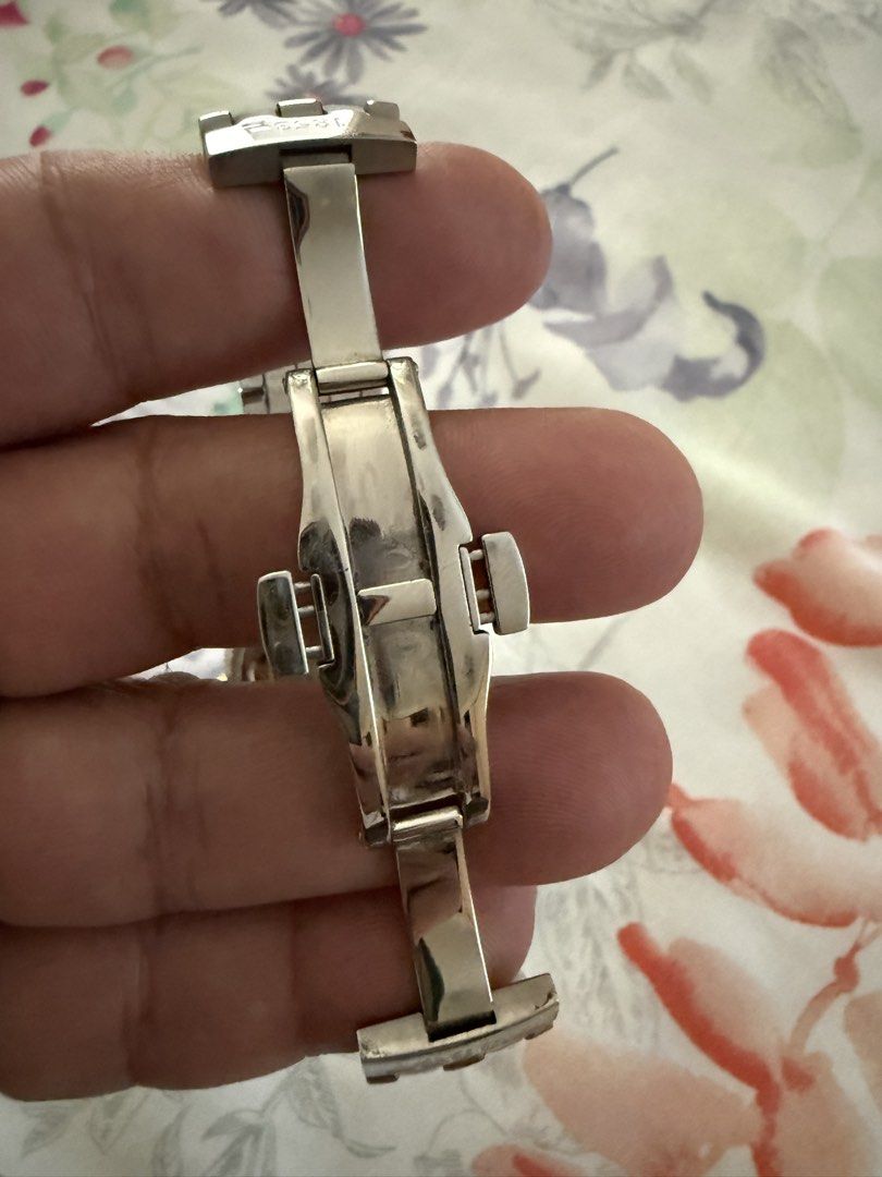 Tissot Automatic Watch (Category: Men's Watches) located in Singapore. Submitted by rouf66 (Listing ID 1458132672, Image 4). Description: Discontinue two tone Tissot wrist watch, very mint condition and working well without any issue, Full accessories with warranty card but no more warranty Watch size: 40mm without crown and 44mm with crown Nice as new two tone bracelet with extra link For office and casual everyday wear Price slight negotiable .