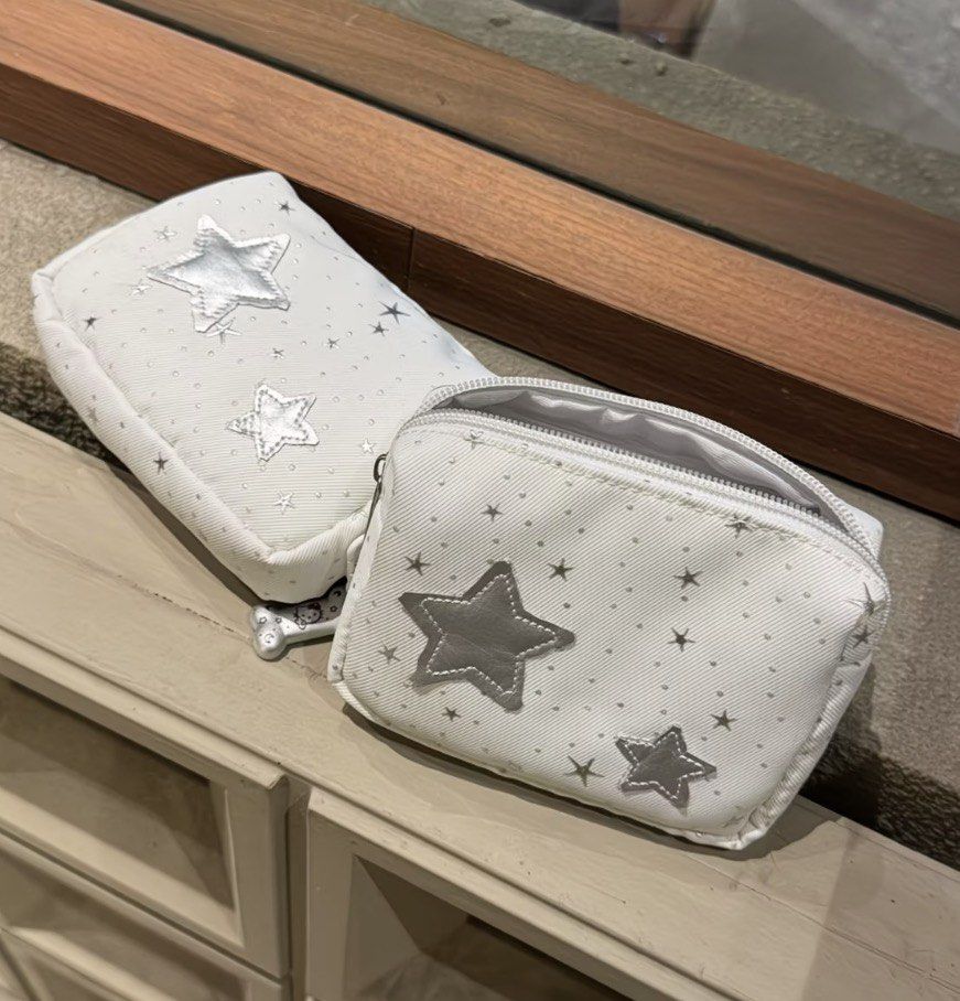 [WTS/LFB] star aesthetic pouch/wallet (Category: Purses & Pouches) located in Singapore. Submitted by b3rryyy (Listing ID 1458183165, Image 1). Description: .