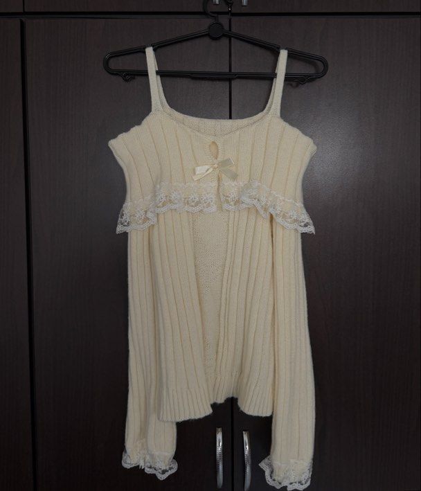 cream knit cardigan japanese style lolita cottagecore (Category: Coats, Jackets and Outerwear) located in Singapore. Submitted by yerinqe (Listing ID 1458437703, Image 1). Description: only used once.