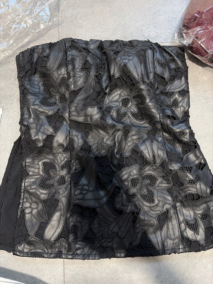 Love Bonito Black Lace Corset Top (Category: Sleeveless) located in Singapore. Submitted by pickingdaisies (Listing ID 1458408747, Image 1). Description: - Brand: Love Bonito - Color: Black - Style: Strapless top - Features: Beautiful floral lace overlay - Closure: Back zipper - Size: US 4 / UK 8 - Occasion: Dress up or down.