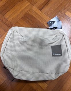 Lululemon Command the Day (Sand) 5L