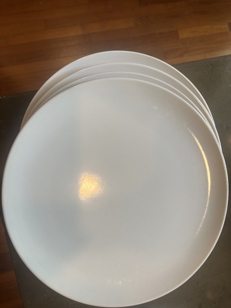 大盘子 (Category: Dinnerware & Cutlery) located in Singapore. Submitted by d13911581908571 (Listing ID 1458526736, Image 2). Description: 宜家的大盘子 26cm 4个 每个3元 可分开出售.