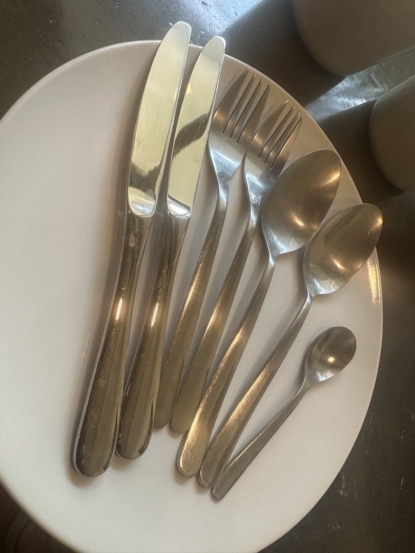 刀叉勺 (Category: Dinnerware & Cutlery) located in Singapore. Submitted by d13911581908571 (Listing ID 1458530089, Image 2). Description: 刀叉勺共7件 一起出 .