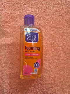 Clean & Clear Foaming Face Wash - 100ml