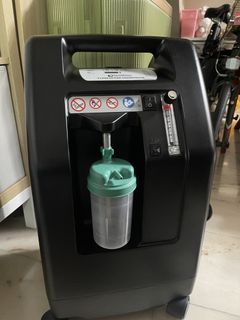 DeVilbiss 5 Liter Oxygen Concentrator (still under warranty)
