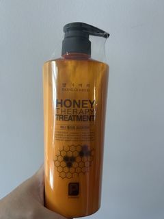 Sealed instock authentic Daeng Gi Meo Ri Shampoo - Honey Therapy treatment