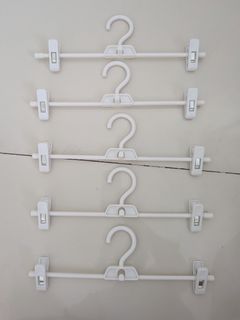 5x White Plastic Clothes Hangers with Clips for Pants Skirts