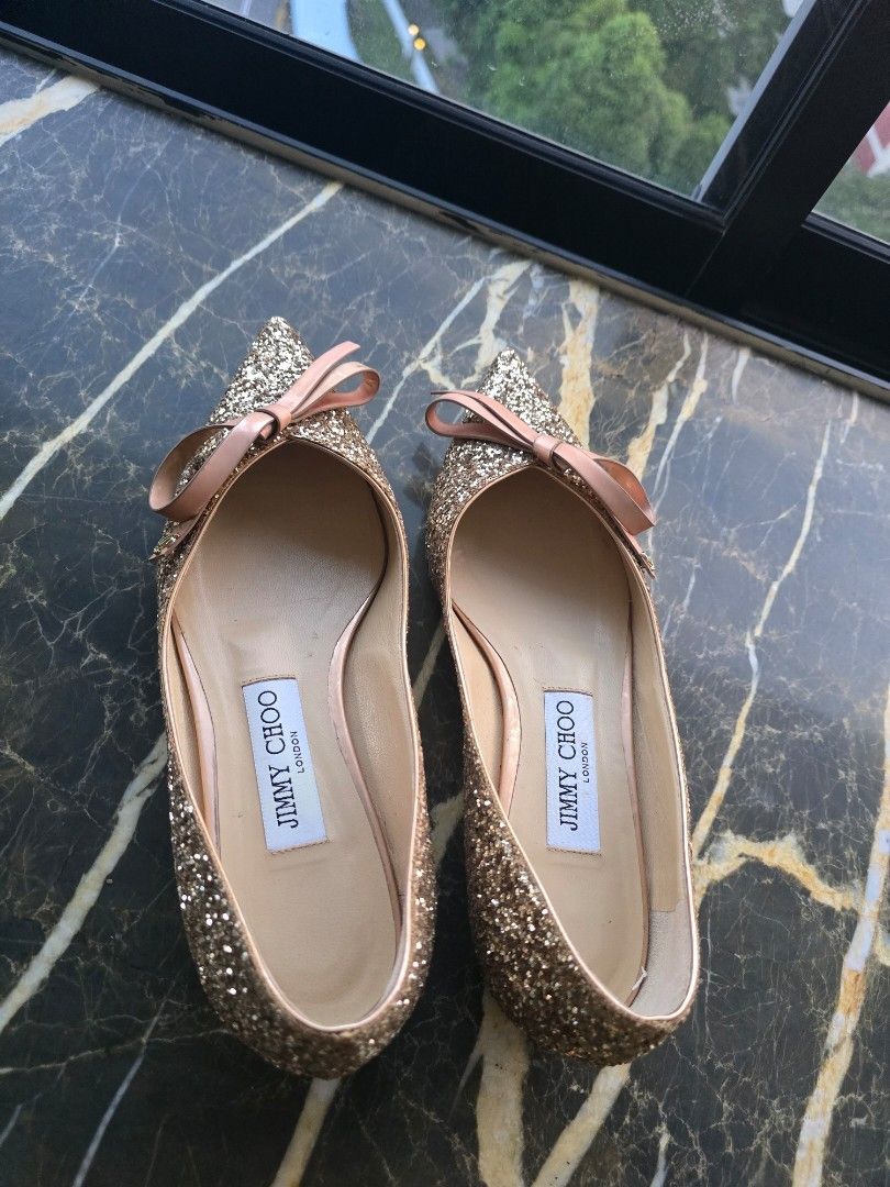 Jimmy Choo Glitter Flats with Bow Detail (Category: Flats) located in Singapore. Submitted by michellexinyi1688-59720 (Listing ID 1438296498, Image 2). Description: Authentic Jimmy Choo gold glitter flats with bow original price $1.400 can nego Size is 37.5.