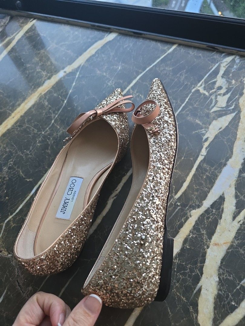Jimmy Choo Glitter Flats with Bow Detail (Category: Flats) located in Singapore. Submitted by michellexinyi1688-59720 (Listing ID 1438296498, Image 4). Description: Authentic Jimmy Choo gold glitter flats with bow original price $1.400 can nego Size is 37.5.