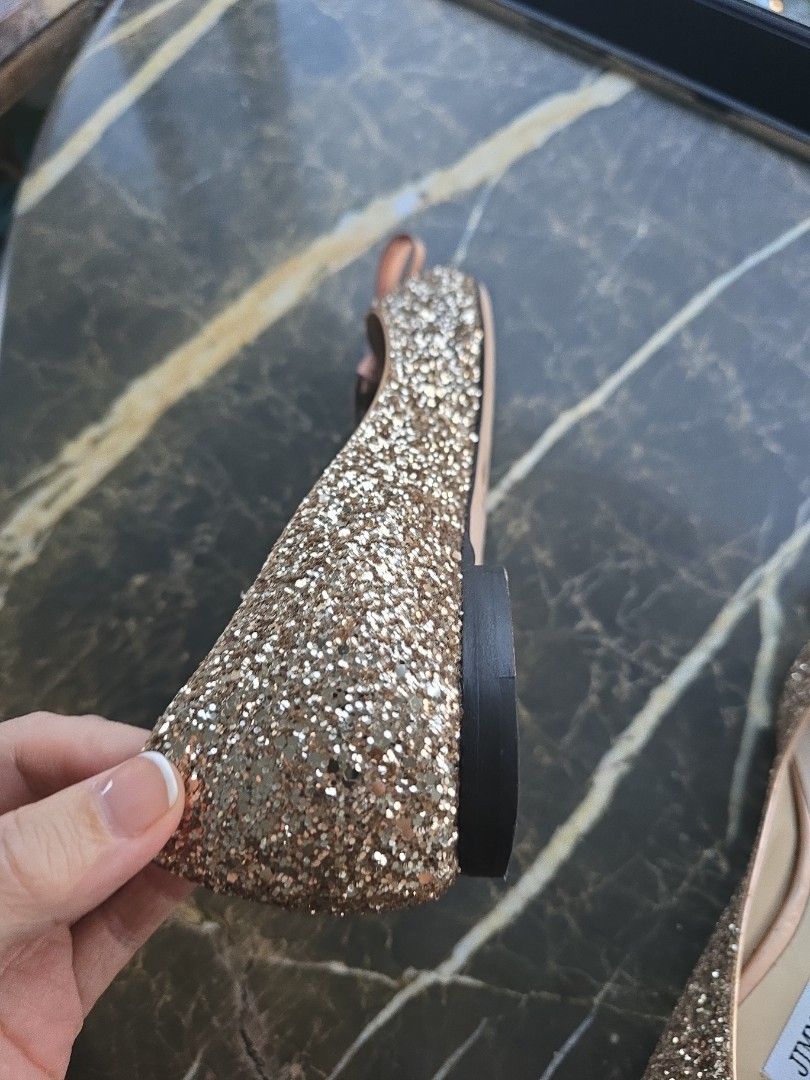 Jimmy Choo Glitter Flats with Bow Detail (Category: Flats) located in Singapore. Submitted by michellexinyi1688-59720 (Listing ID 1438296498, Image 3). Description: Authentic Jimmy Choo gold glitter flats with bow original price $1.400 can nego Size is 37.5.