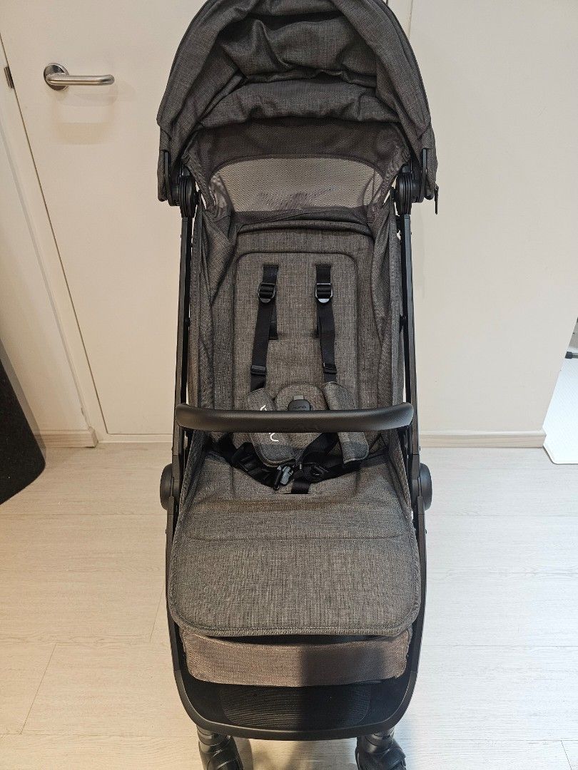 (Super New! 9.9/10) Nuna TRVL LX Stroller - Thunder Grey (with warranty!) (Category: Strollers) located in Singapore. Submitted by bungy99 (Listing ID 1454553695, Image 6). Description: Purchased in April 2026 Baby born in June 2026 started using in Aug 2026 Warranty: 2 years (April 2026 to April 2028) Condition: Like new / Super new condition. Zero signs of wear on wheels (refer to photos to believe it!). Usage: Used only 3 times for short trips