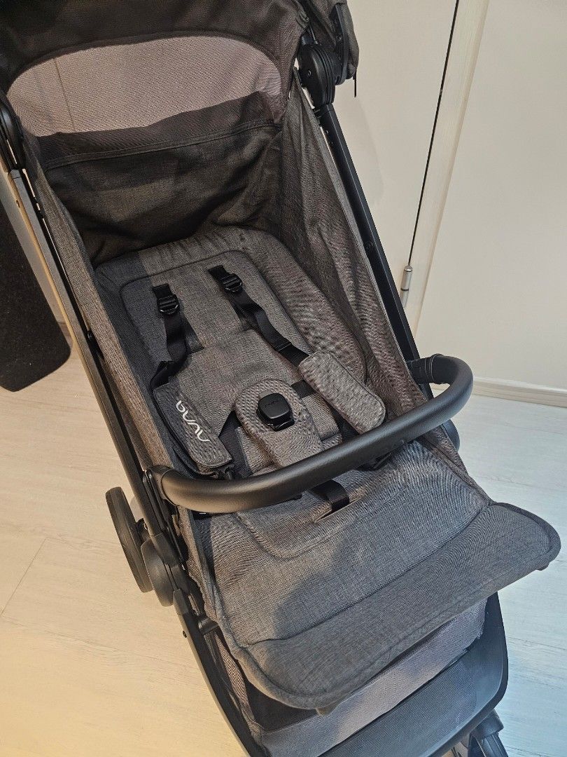 (Super New! 9.9/10) Nuna TRVL LX Stroller - Thunder Grey (with warranty!) (Category: Strollers) located in Singapore. Submitted by bungy99 (Listing ID 1454553695, Image 4). Description: Purchased in April 2026 Baby born in June 2026 started using in Aug 2026 Warranty: 2 years (April 2026 to April 2028) Condition: Like new / Super new condition. Zero signs of wear on wheels (refer to photos to believe it!). Usage: Used only 3 times for short trips