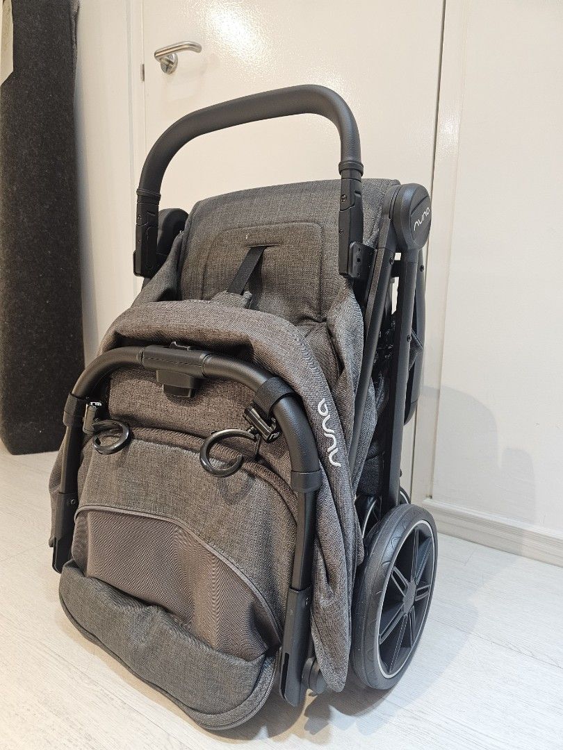 (Super New! 9.9/10) Nuna TRVL LX Stroller - Thunder Grey (with warranty!) (Category: Strollers) located in Singapore. Submitted by bungy99 (Listing ID 1454553695, Image 8). Description: Purchased in April 2026 Baby born in June 2026 started using in Aug 2026 Warranty: 2 years (April 2026 to April 2028) Condition: Like new / Super new condition. Zero signs of wear on wheels (refer to photos to believe it!). Usage: Used only 3 times for short trips