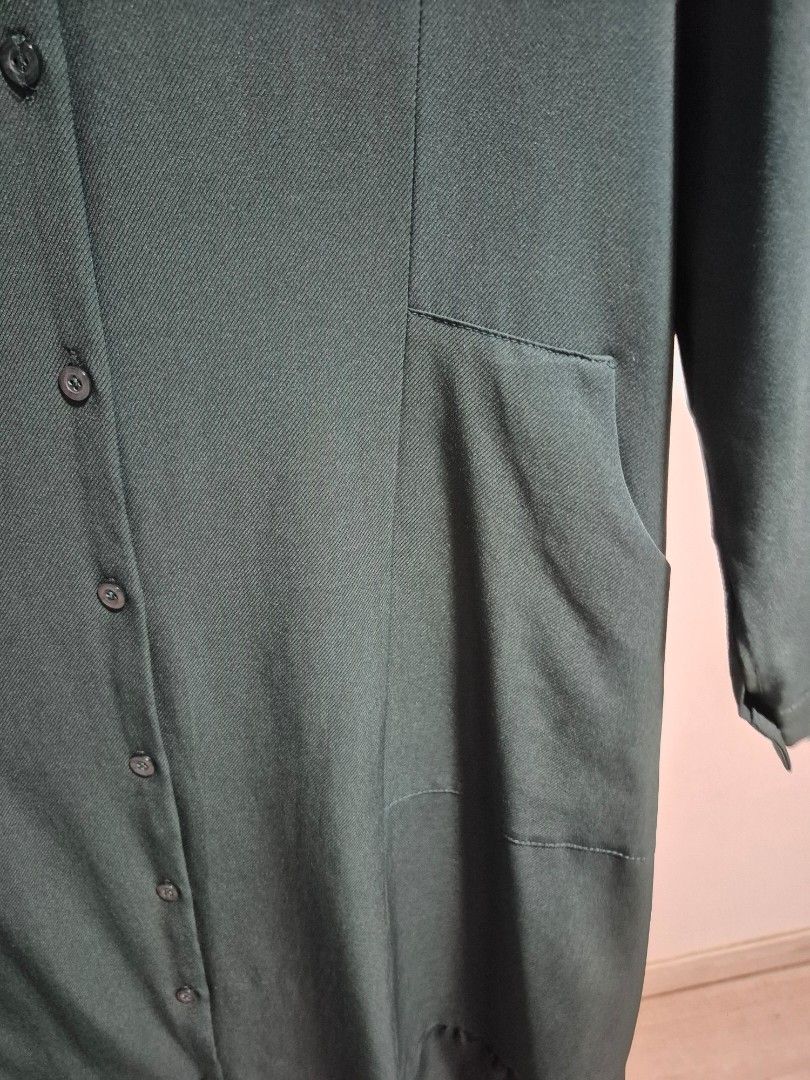 Dark Green Button-Up Long top (Category: Longsleeves) located in Singapore. Submitted by hudhud2310 (Listing ID 1454655937, Image 3). Description: - Dark green long-sleeve top - Full button-up front - Two side pockets - Subtle textured weave fabric - Elasticated back waist for comfortable fit - Suitable for casual and semi-formal occasions.