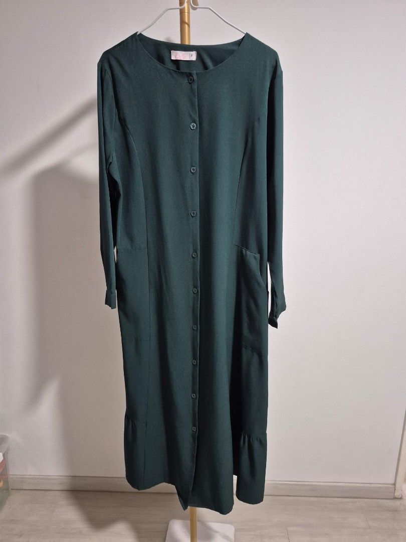 Dark Green Button-Up Long top (Category: Longsleeves) located in Singapore. Submitted by hudhud2310 (Listing ID 1454655937, Image 1). Description: - Dark green long-sleeve top - Full button-up front - Two side pockets - Subtle textured weave fabric - Elasticated back waist for comfortable fit - Suitable for casual and semi-formal occasions.