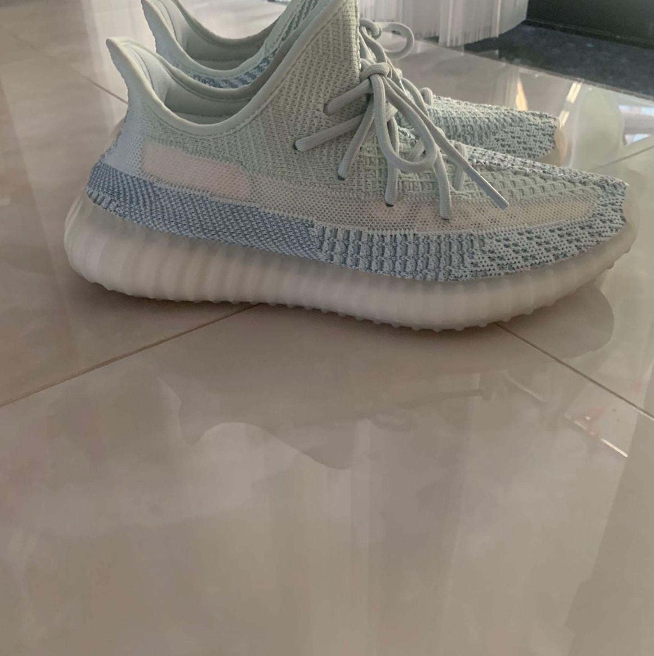 adidas Originals Yeezy Boost 350 V2 Ice Blue Cloud White 2020 Model (Category: Sneakers) located in Singapore. Submitted by stcayy (Listing ID 1458978700, Image 3). Description: ⭐ Adidas ⭐ 🏷 adidas Originals Yeezy Boost 350 V2 Ice Blue Cloud White 2020 Model 📍 Brand new 🚛 Free shipping via J&T/Ninja Van 📸 ~3 days photo confirm 💰 Cash on delivery (pay the driver) 🔒 Buyer Protection enabled.