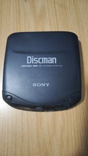 Sony Discman D-131 Mega Bass Portable CD Player