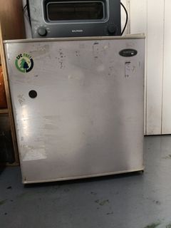 Samsung Compact Refrigerator Mini Fridge