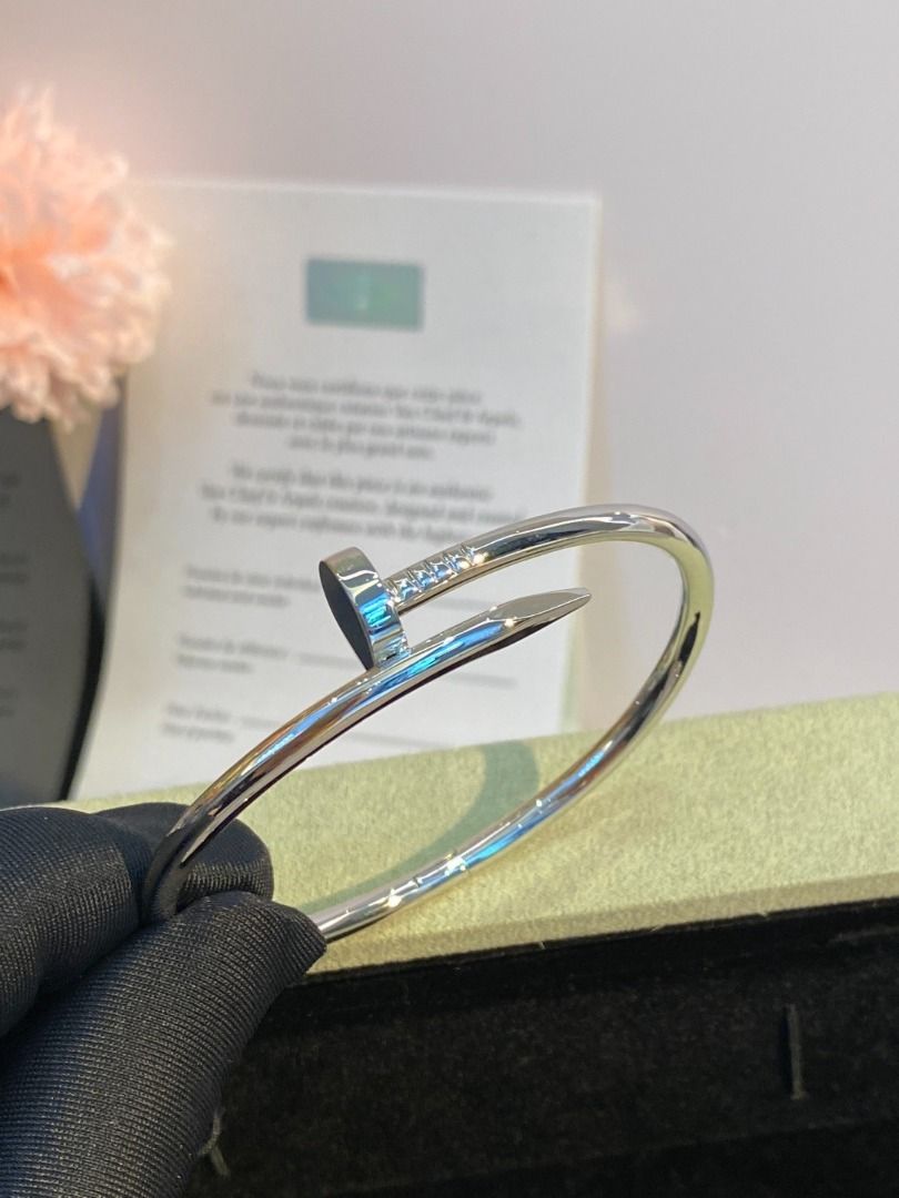 Van Cleef & Arpels Diamond Nail Bracelet White Gold (Category: Bracelets) located in Singapore. Submitted by lunea.edit (Listing ID 1459328507, Image 4). Description: .