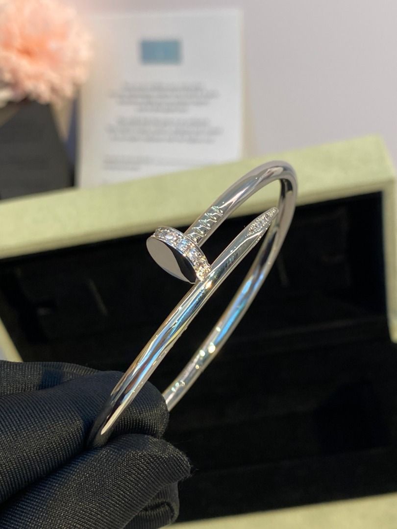 Van Cleef & Arpels Diamond Nail Bracelet White Gold (Category: Bracelets) located in Singapore. Submitted by lunea.edit (Listing ID 1459328507, Image 6). Description: .
