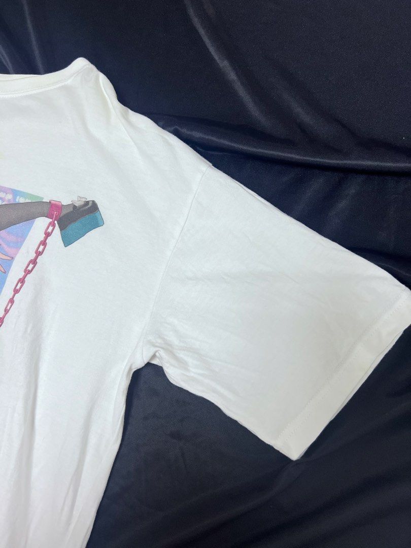 🇯🇵 Authentic harajuku White Graphic T-Shirt Anime Print JAPAN brand 100% Cotton United Athle Anime Graphic T-Shirt Size M Men's and Women's Round Neck T-shirt Soft and Smooth Cotton Material (Category: Shirts) located in Singapore. Submitted by juicyjelly_studio (Listing ID 1459785028, Image 3). Description: Pls note: small stains near the collar and the collar is a bit turn yellow 📍 Meetup Yishun MRT Exit 📦 Delivery Options Option 1: Carouse