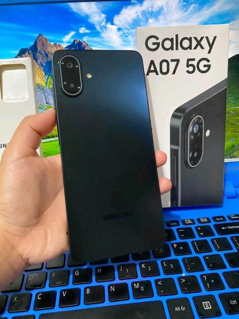 Samsung A07 5G Black 256GB (Category: Samsung) located in Singapore. Submitted by hlwww866 (Listing ID 1460217041, Image 5). Description: - Samsung A07 5G - 256GB Storage & 8GB RAM - 6000mAh Battery - Immersive 120Hz Display - 50MP Camera - Smooth Performance (Device Care Certified) - Includes Original Box .