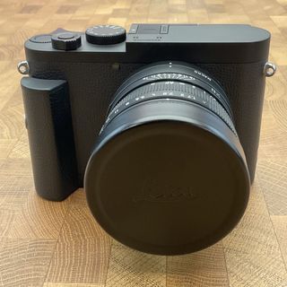 Leica Q2 Monochrome (5607300-C) With Accessories and Box